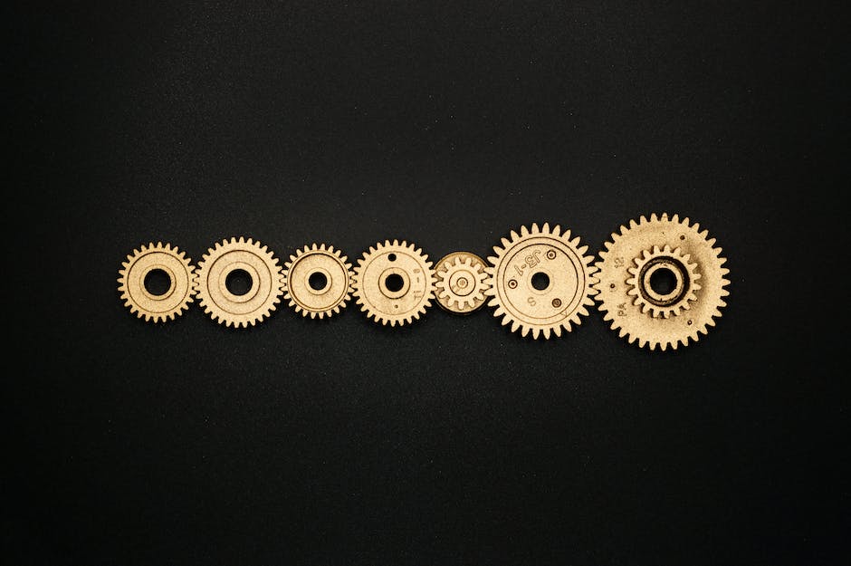 Illustration of three interconnected gears representing operational excellence, product leadership, and customer intimacy as a trio of success.